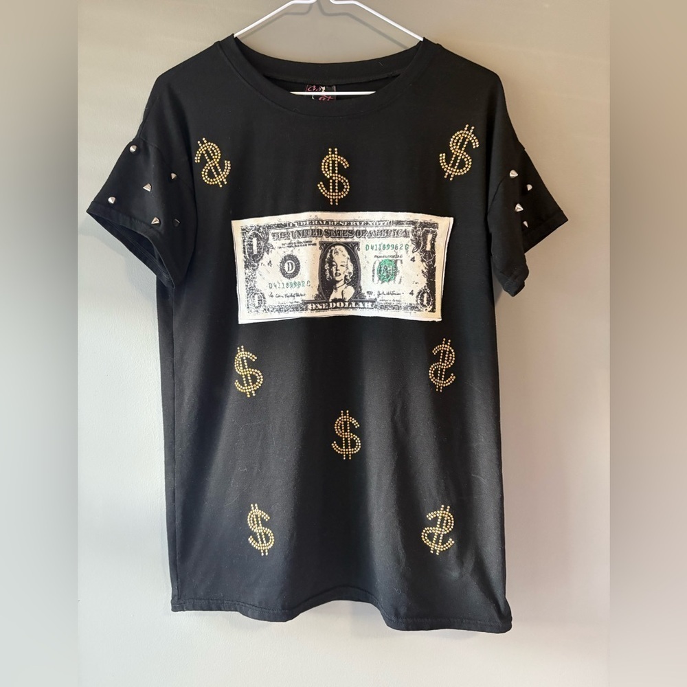 Cici cat size M Black T-Shirt with Dollar Print and Gold Accents studded sleeves